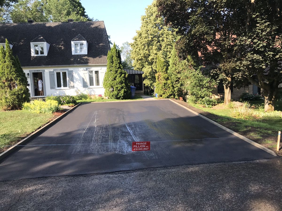 Entrée residentielle fraichement pavée à Québec